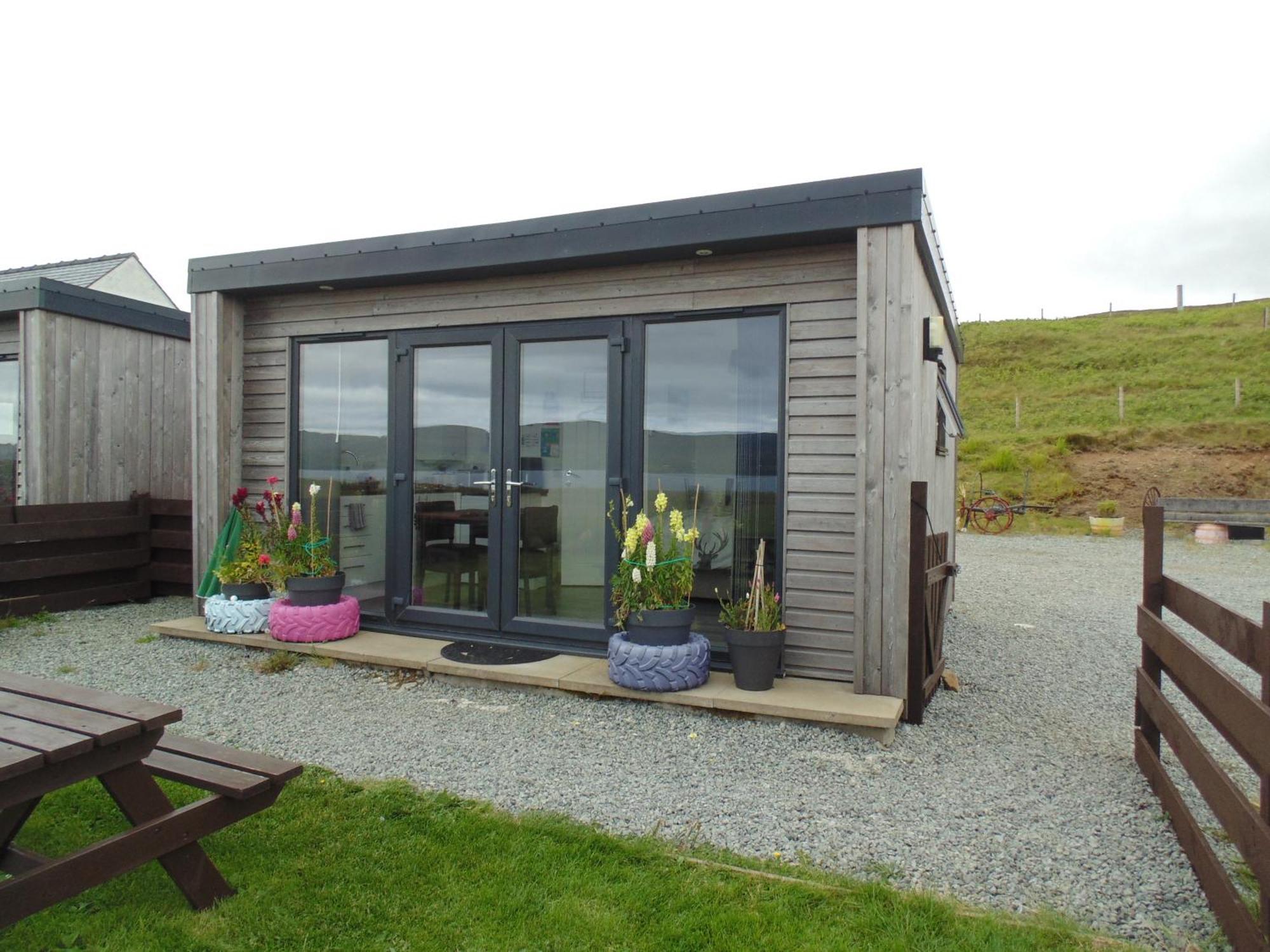 Lampay Chalets Dunvegan  Exterior photo