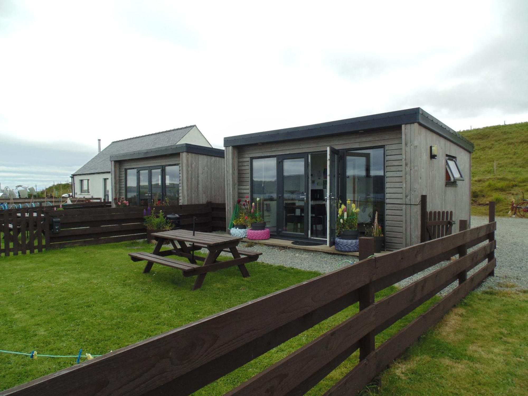 Lampay Chalets Dunvegan  Exterior photo
